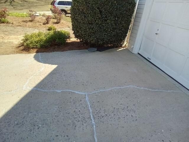 After sealed narrow concrete slab crack